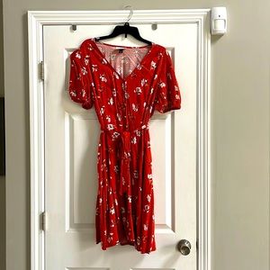Universal Thread women’s dress. Size XL. Belted waits with functional buttons.